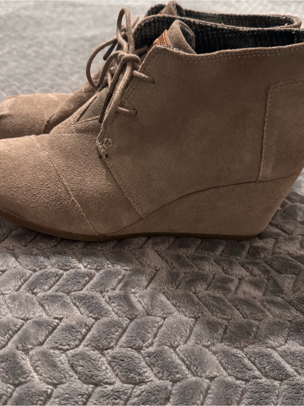 Women's  Toms Taupe Suede Wedge Ankle Boots - Lace-Up Comfort